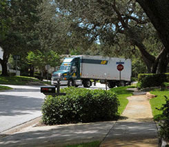 Delivery truck for small cargo trailers